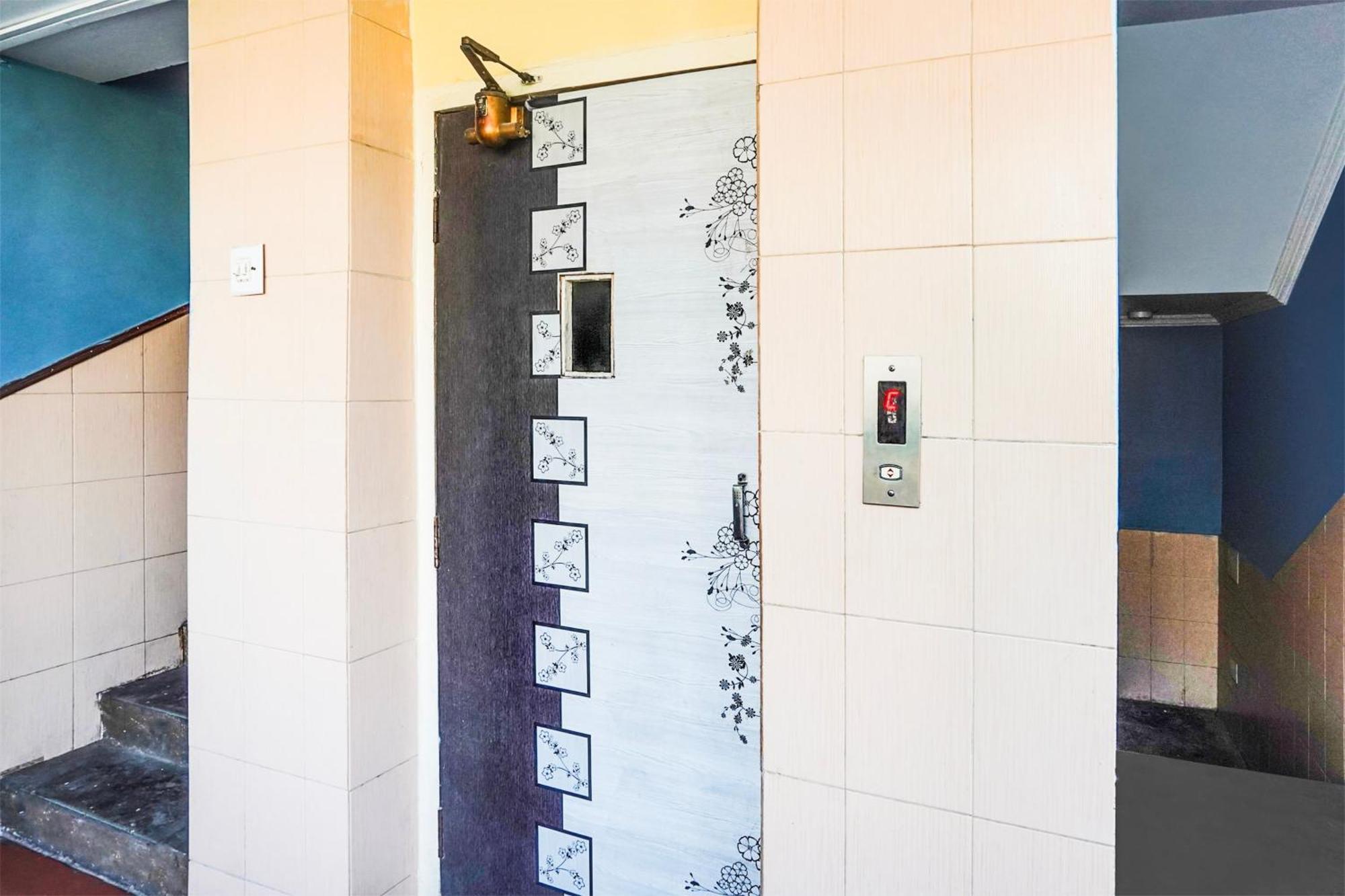 Hotel O Vibrant Residency أحمد أباد المظهر الخارجي الصورة